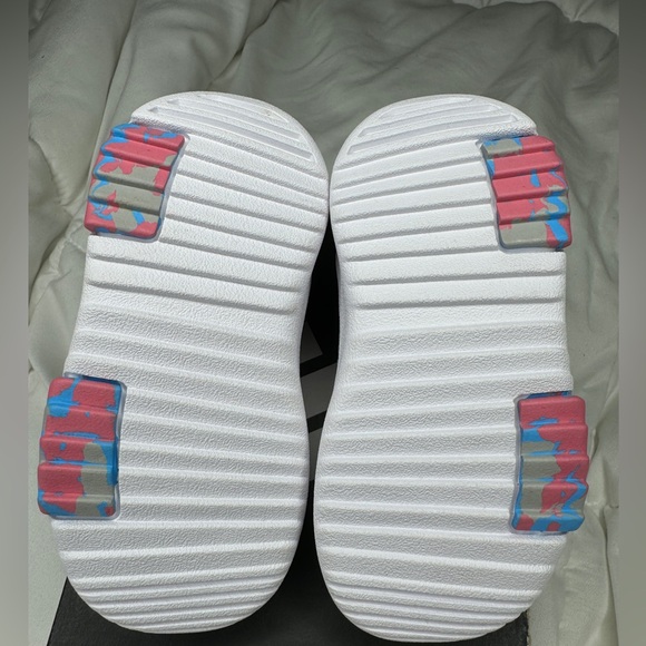 New Adidas size 5k toddler shoes - Picture 7 of 7